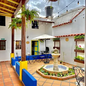 https://la-casa-de-las-plazas-guest-house.hotels-bogota.net